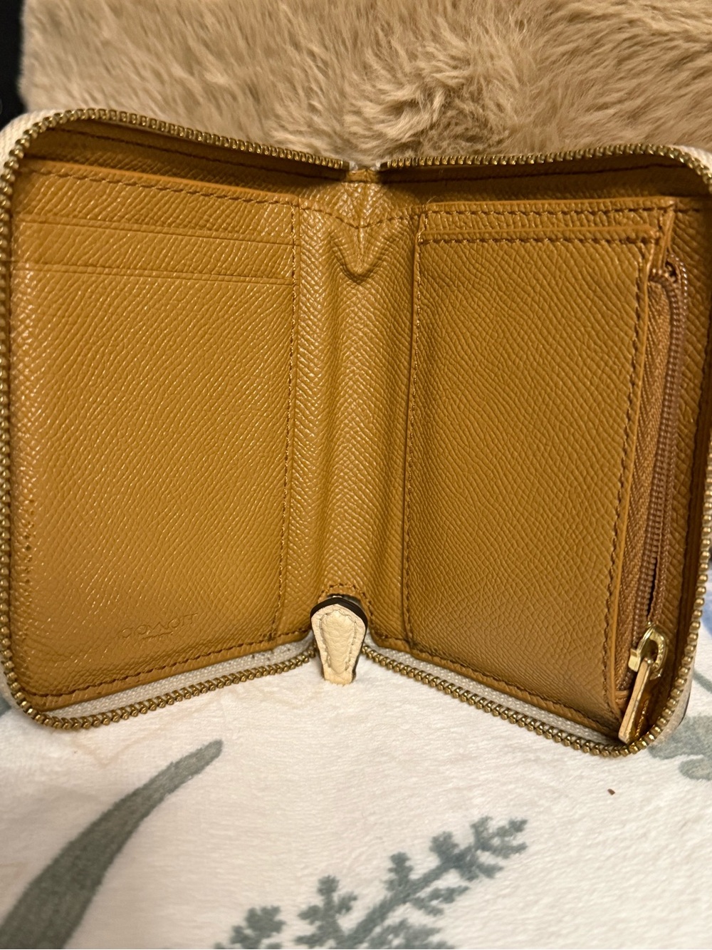 Coach Small Zip Around Wallet Pebbled Leather Cream & Tan - Picture 3 of 3